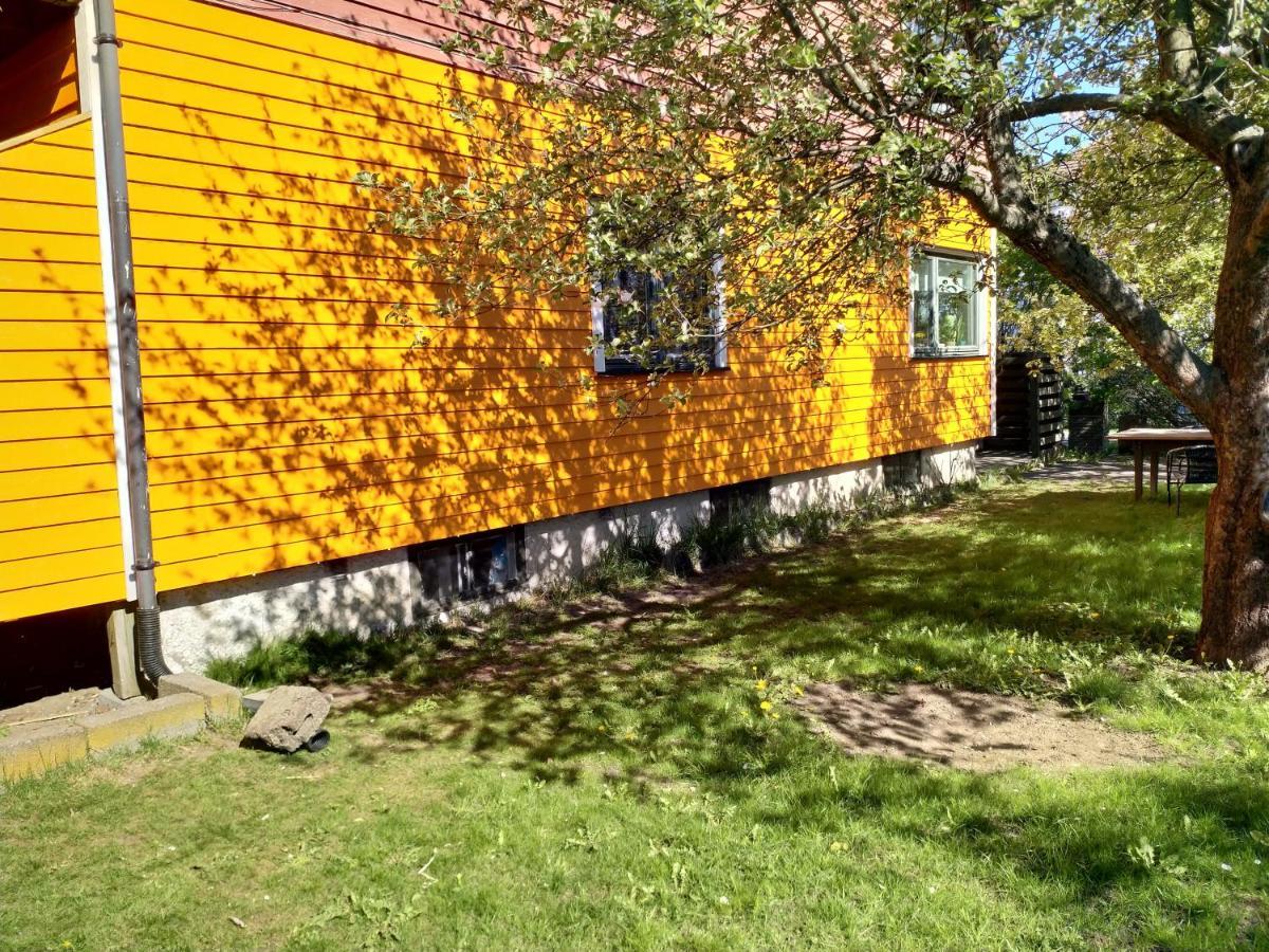 Renovated Semi- Basement 2 Bedrooms Furnished Apartment - Close To Everything In Moss Bagian luar foto
