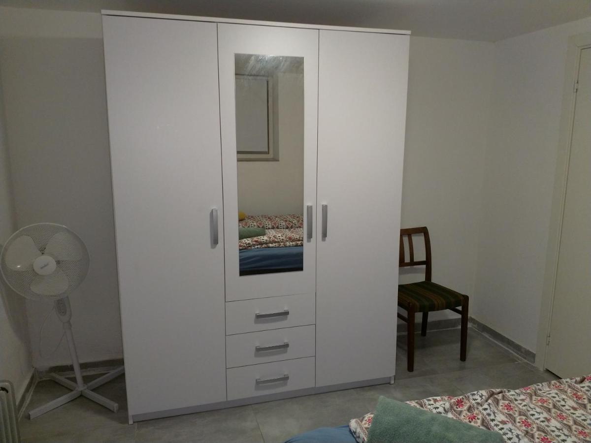 Renovated Semi- Basement 2 Bedrooms Furnished Apartment - Close To Everything In Moss Bagian luar foto