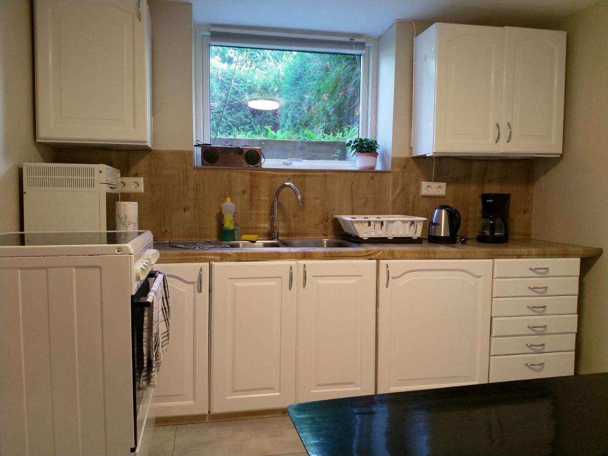 Renovated Semi- Basement 2 Bedrooms Furnished Apartment - Close To Everything In Moss Bagian luar foto