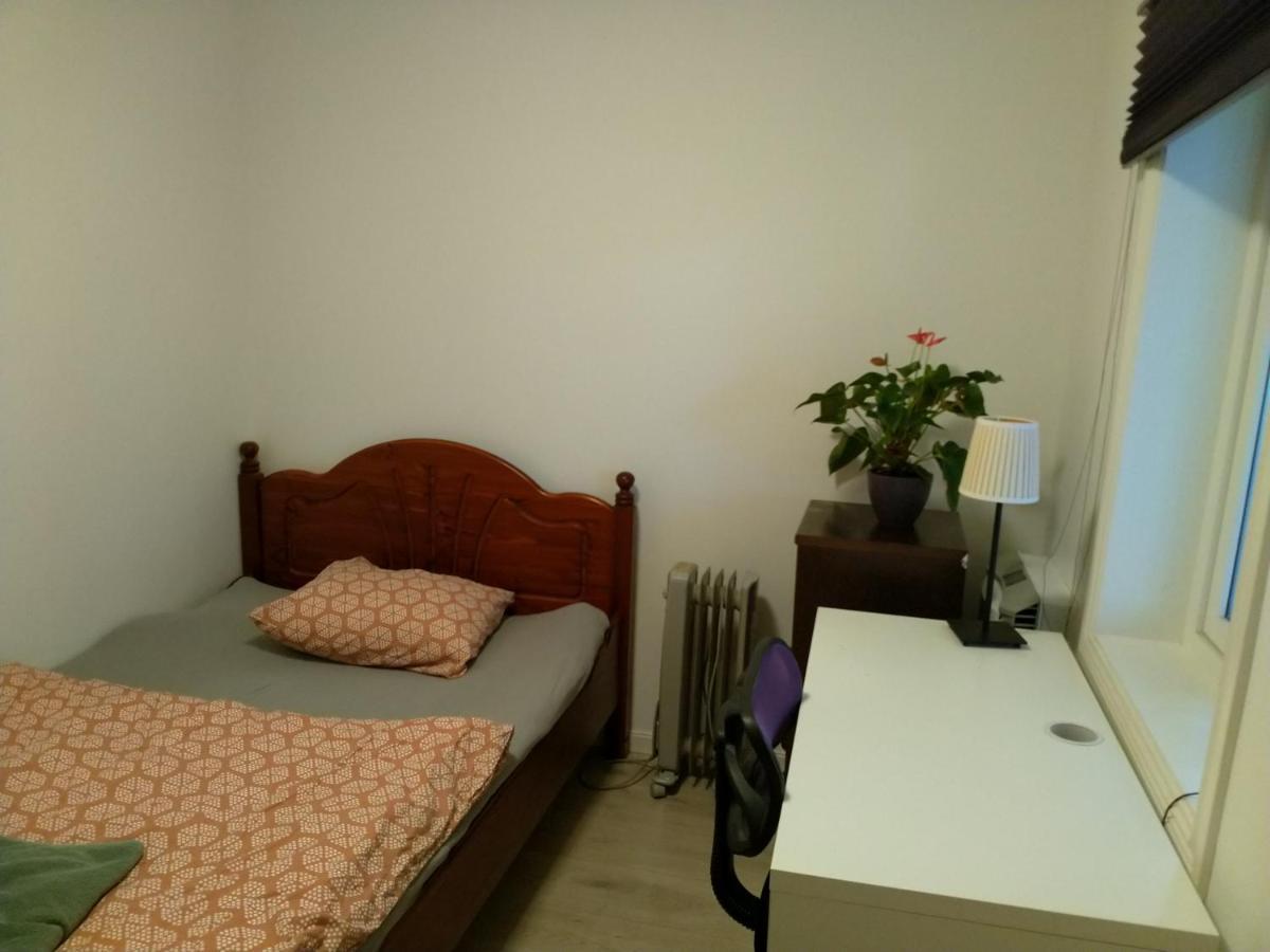 Renovated Semi- Basement 2 Bedrooms Furnished Apartment - Close To Everything In Moss Bagian luar foto