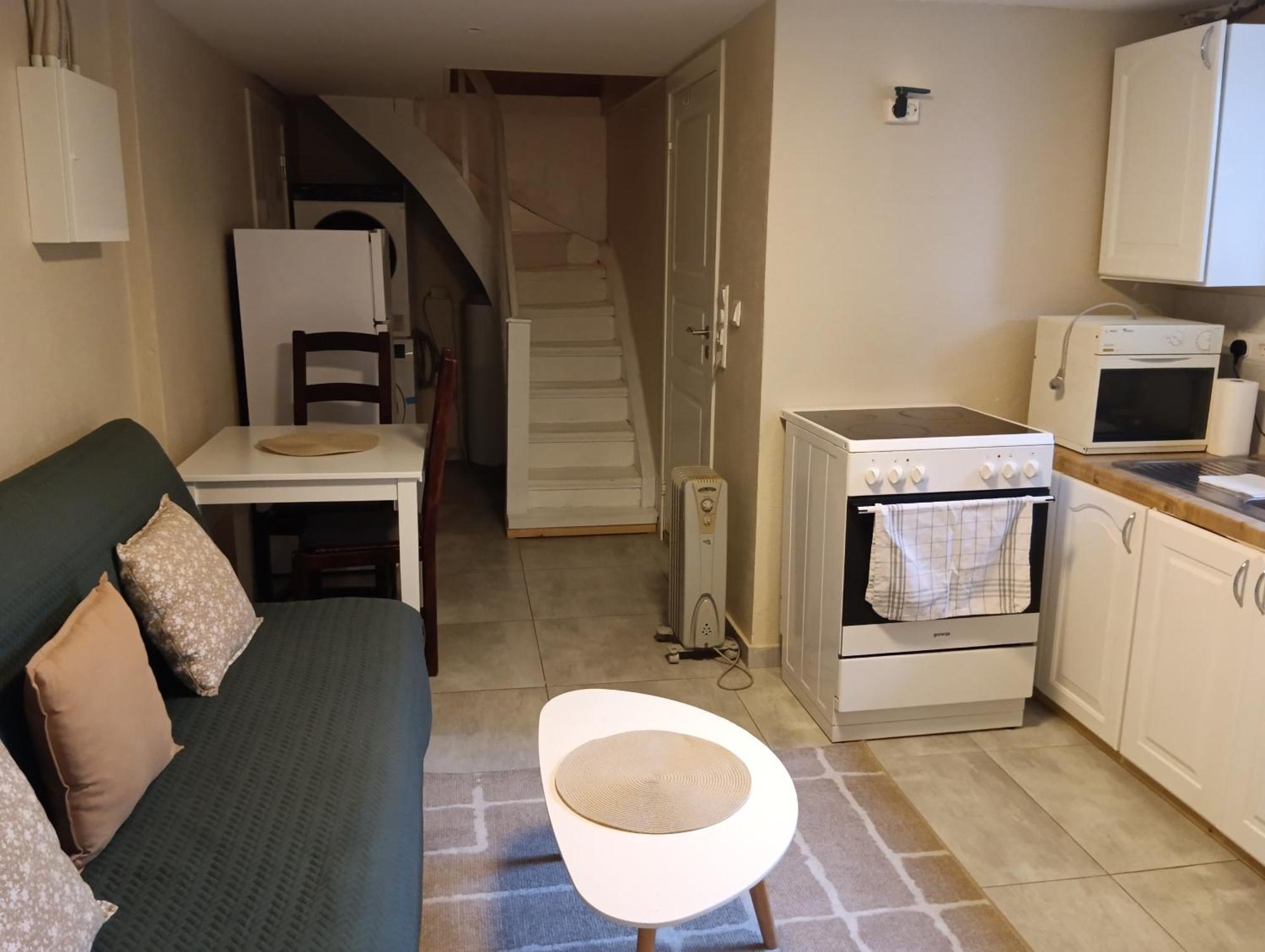 Renovated Semi- Basement 2 Bedrooms Furnished Apartment - Close To Everything In Moss Bagian luar foto