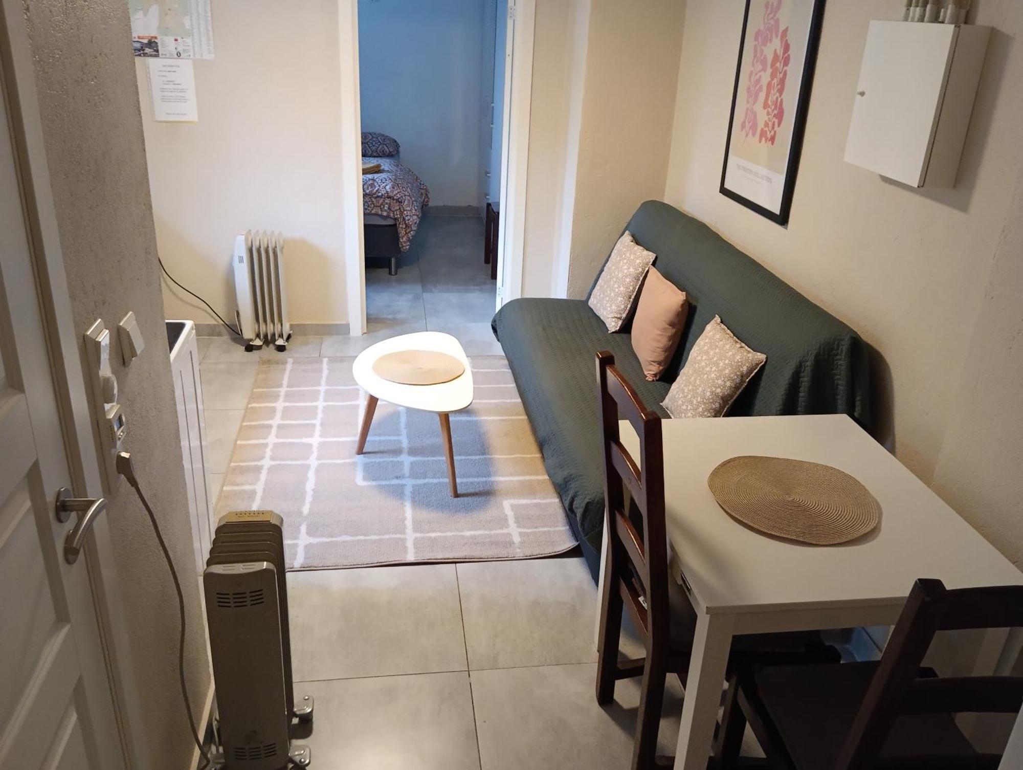 Renovated Semi- Basement 2 Bedrooms Furnished Apartment - Close To Everything In Moss Bagian luar foto