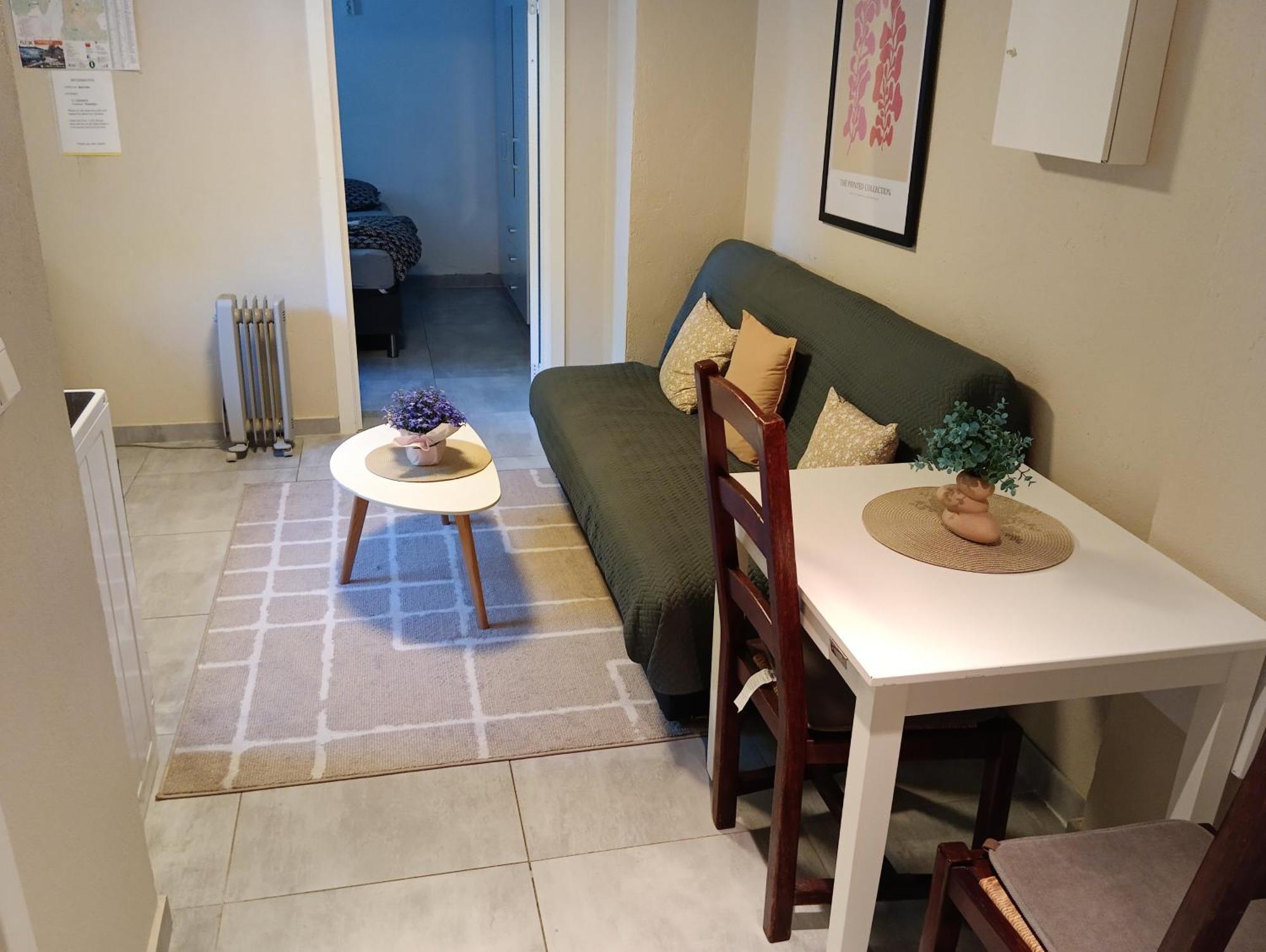 Renovated Semi- Basement 2 Bedrooms Furnished Apartment - Close To Everything In Moss Bagian luar foto